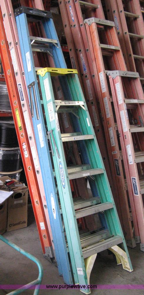 image for item AN9712 (4) assorted fiberglass ladders