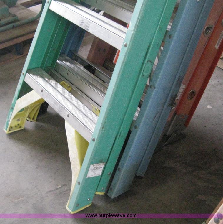 image for item AN9712 (4) assorted fiberglass ladders