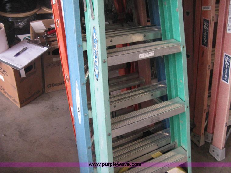image for item AN9712 (4) assorted fiberglass ladders