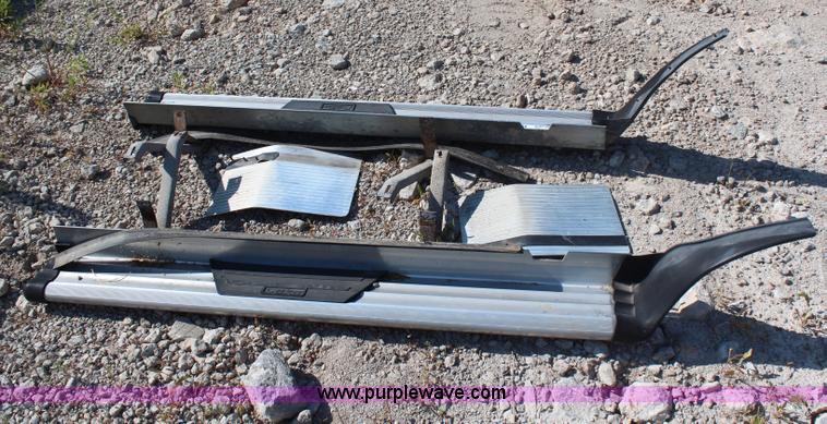 image for item AU9162 DeeZee running boards and splash guards