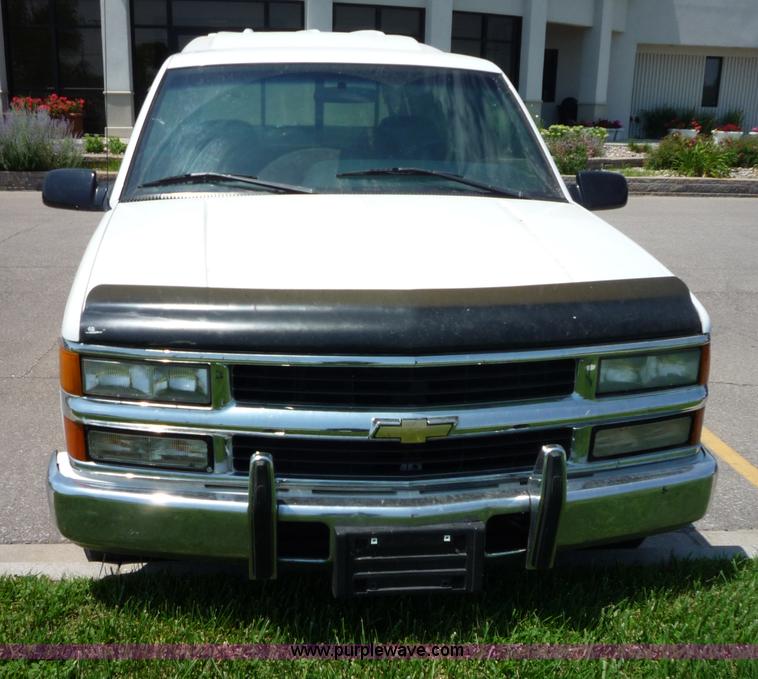 image for item C1223 1995 Chevrolet Silverado 1500 pickup truck