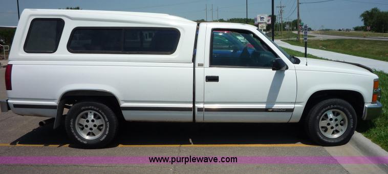 image for item C1223 1995 Chevrolet Silverado 1500 pickup truck