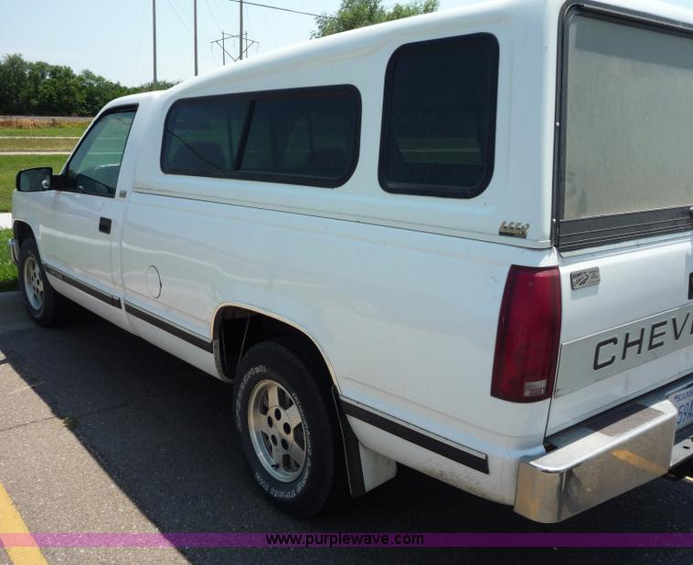 image for item C1223 1995 Chevrolet Silverado 1500 pickup truck