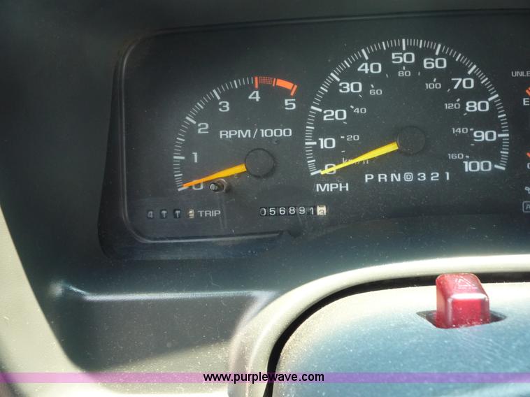 image for item C1223 1995 Chevrolet Silverado 1500 pickup truck