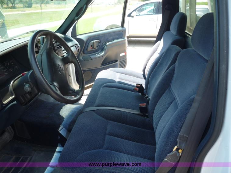 image for item C1223 1995 Chevrolet Silverado 1500 pickup truck