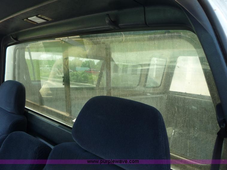 image for item C1223 1995 Chevrolet Silverado 1500 pickup truck