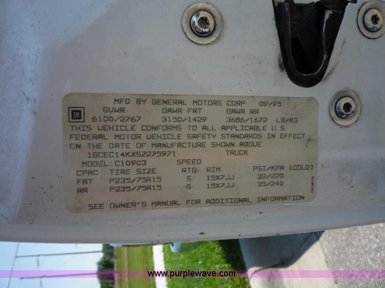 image for item C1223 1995 Chevrolet Silverado 1500 pickup truck