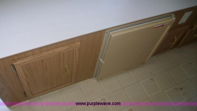 image for item C1231 1998 Coleman Fleetwood Natchez pop-up camper