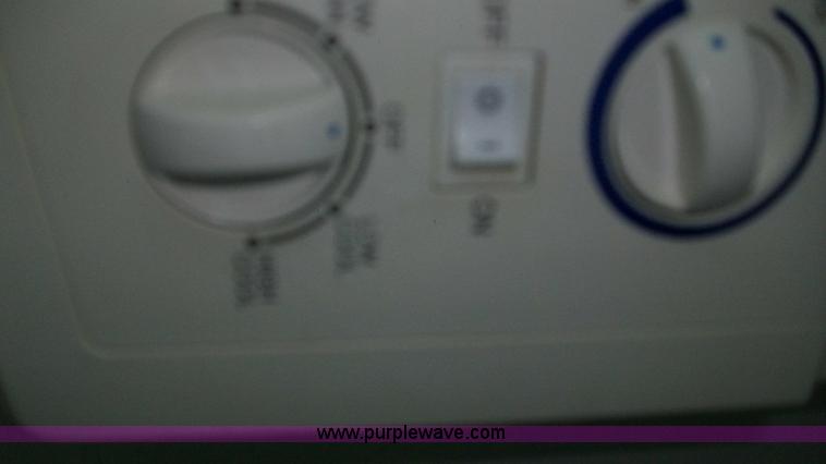 image for item C1231 1998 Coleman Fleetwood Natchez pop-up camper