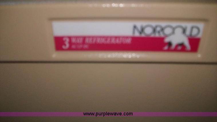 image for item C1231 1998 Coleman Fleetwood Natchez pop-up camper