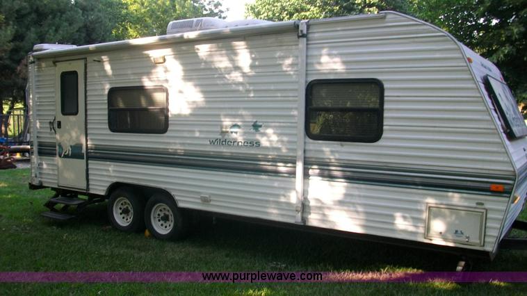 image for item C1233 1997 Fleetwood LY Spearmint camper