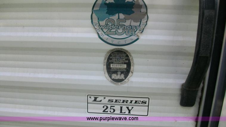 image for item C1233 1997 Fleetwood LY Spearmint camper