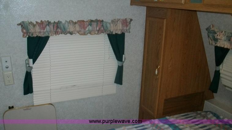 image for item C1233 1997 Fleetwood LY Spearmint camper