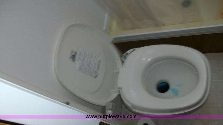 image for item C1233 1997 Fleetwood LY Spearmint camper