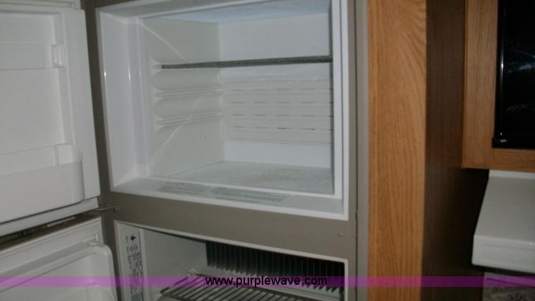 image for item C1233 1997 Fleetwood LY Spearmint camper