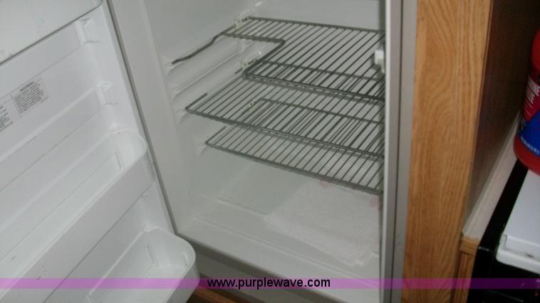 image for item C1233 1997 Fleetwood LY Spearmint camper