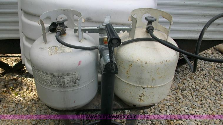 image for item C1233 1997 Fleetwood LY Spearmint camper