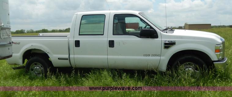 image for item D4780 2008 Ford F250 XLT Super Duty Crew Cab pickup truck