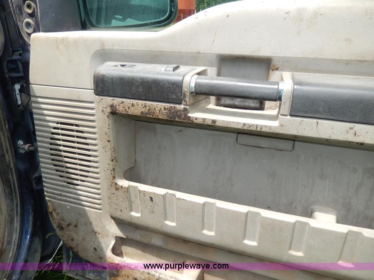 image for item D4780 2008 Ford F250 XLT Super Duty Crew Cab pickup truck