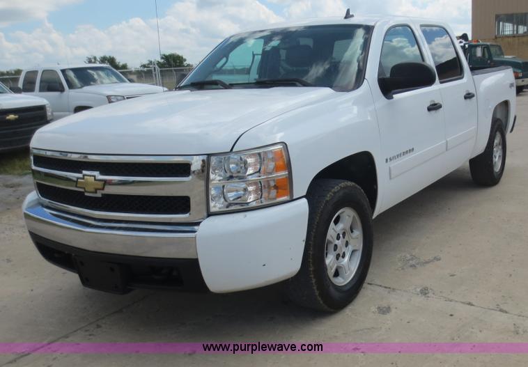 image for item D5966 2008 Chevrolet Silverado 1500 Crew Cab pickup truck