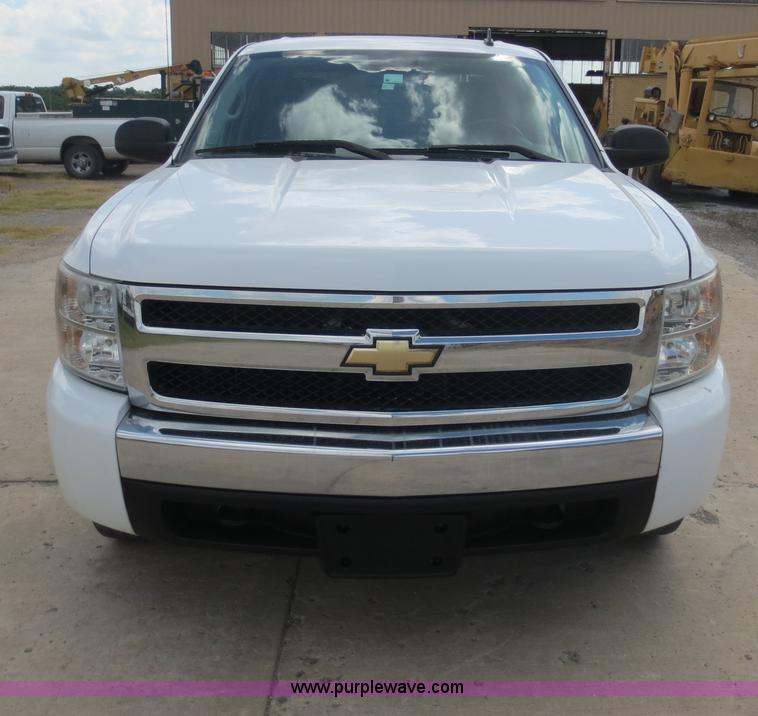 image for item D5966 2008 Chevrolet Silverado 1500 Crew Cab pickup truck