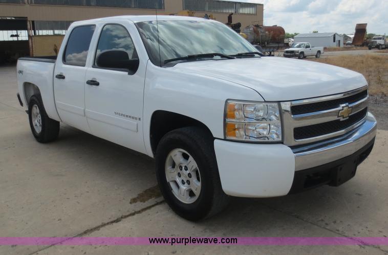 image for item D5966 2008 Chevrolet Silverado 1500 Crew Cab pickup truck