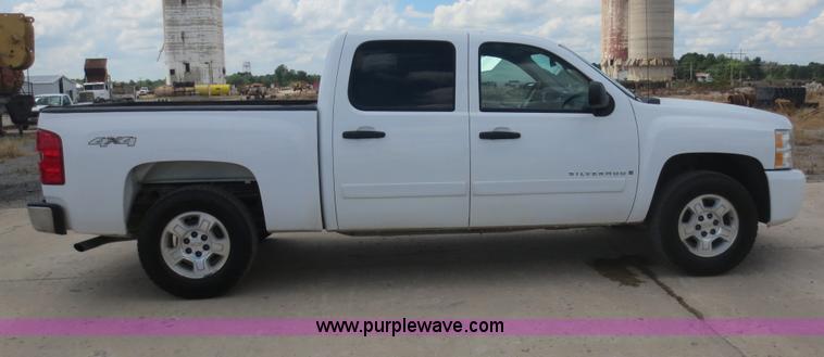image for item D5966 2008 Chevrolet Silverado 1500 Crew Cab pickup truck