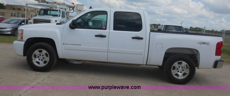 image for item D5966 2008 Chevrolet Silverado 1500 Crew Cab pickup truck