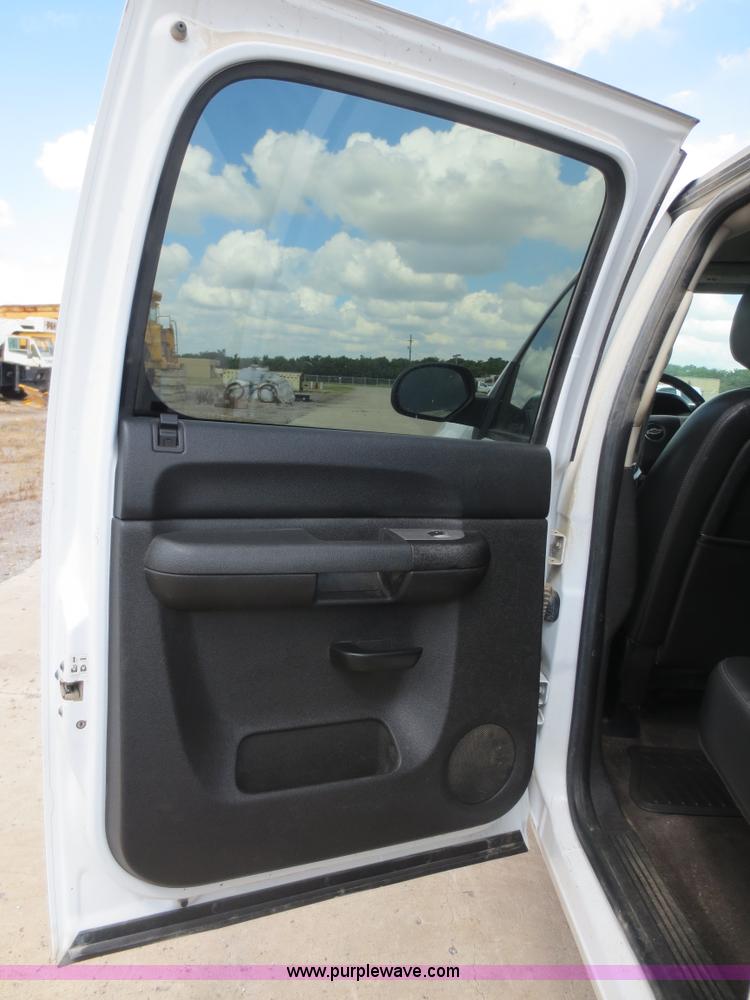 image for item D5966 2008 Chevrolet Silverado 1500 Crew Cab pickup truck