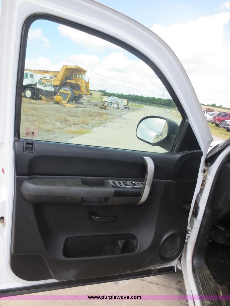 image for item D5966 2008 Chevrolet Silverado 1500 Crew Cab pickup truck