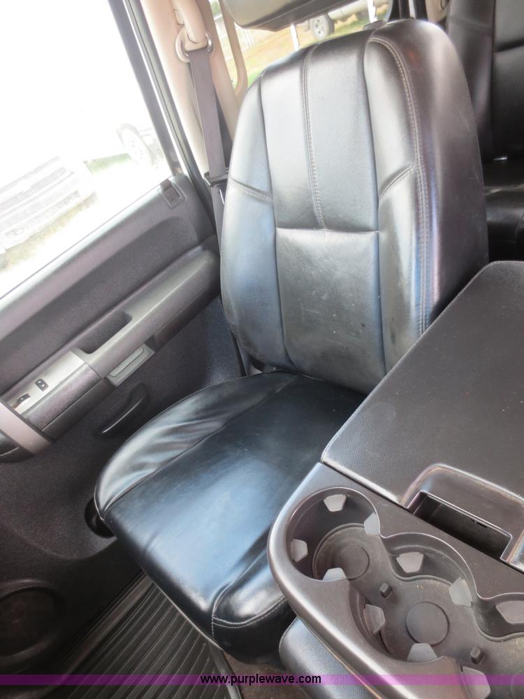 image for item D5966 2008 Chevrolet Silverado 1500 Crew Cab pickup truck