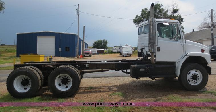 image for item D5970 2003 Freightliner FL80 truck cab and chassis