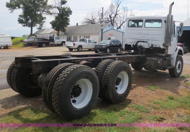 image for item D5970 2003 Freightliner FL80 truck cab and chassis