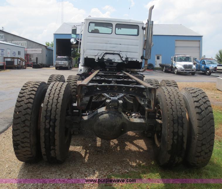 image for item D5970 2003 Freightliner FL80 truck cab and chassis