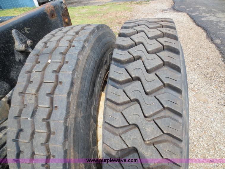 image for item D5970 2003 Freightliner FL80 truck cab and chassis