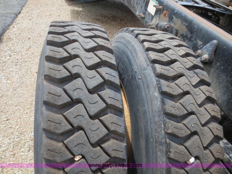 image for item D5970 2003 Freightliner FL80 truck cab and chassis