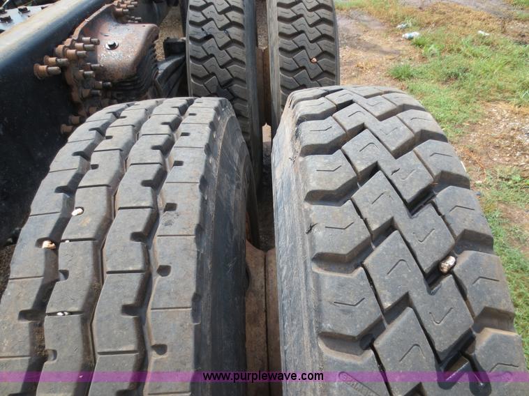 image for item D5970 2003 Freightliner FL80 truck cab and chassis