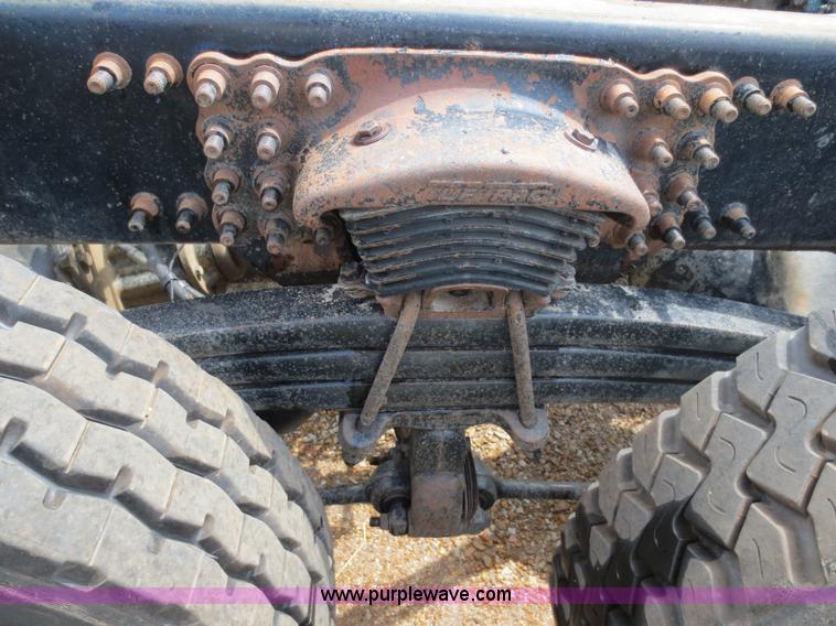 image for item D5970 2003 Freightliner FL80 truck cab and chassis