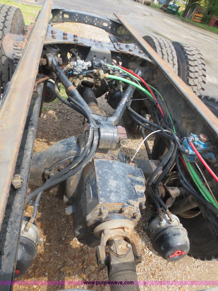 image for item D5970 2003 Freightliner FL80 truck cab and chassis