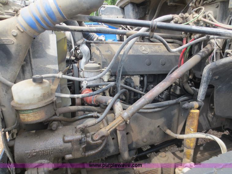 image for item D5970 2003 Freightliner FL80 truck cab and chassis