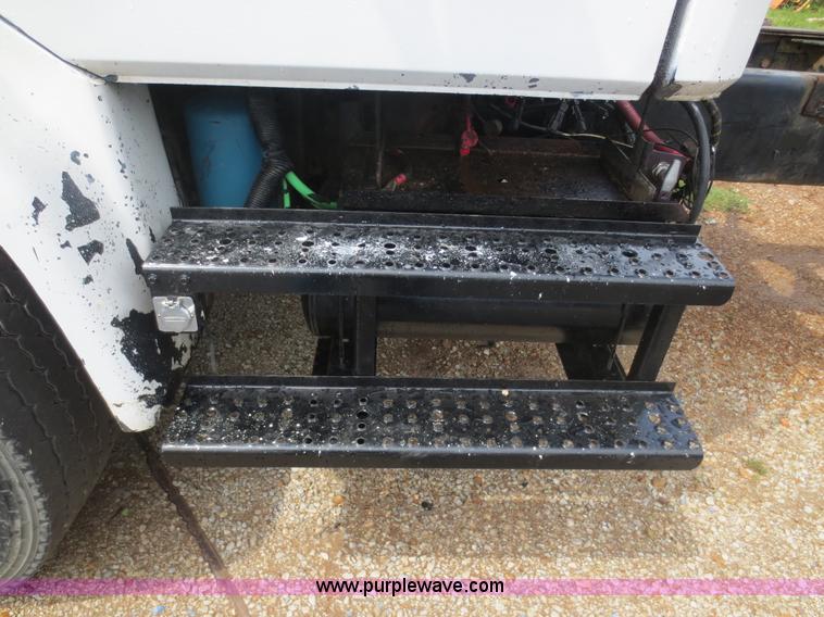 image for item D5970 2003 Freightliner FL80 truck cab and chassis