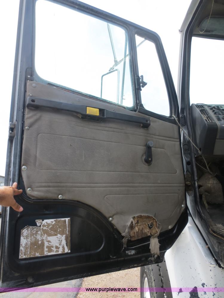 image for item D5970 2003 Freightliner FL80 truck cab and chassis