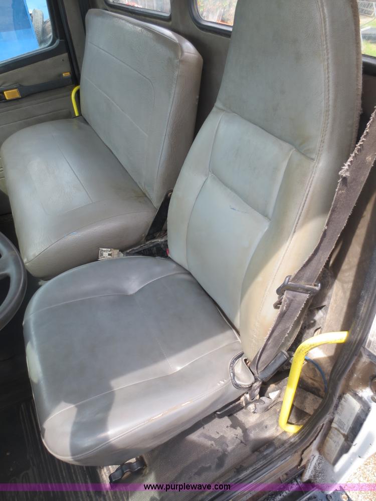 image for item D5970 2003 Freightliner FL80 truck cab and chassis