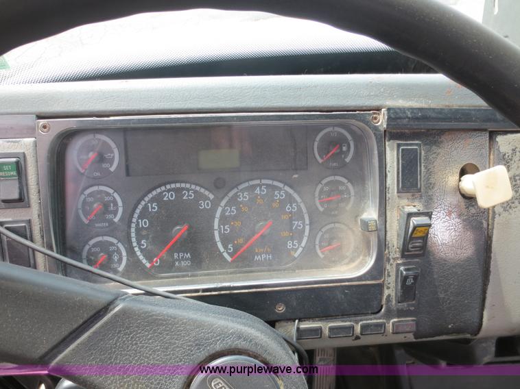 image for item D5970 2003 Freightliner FL80 truck cab and chassis