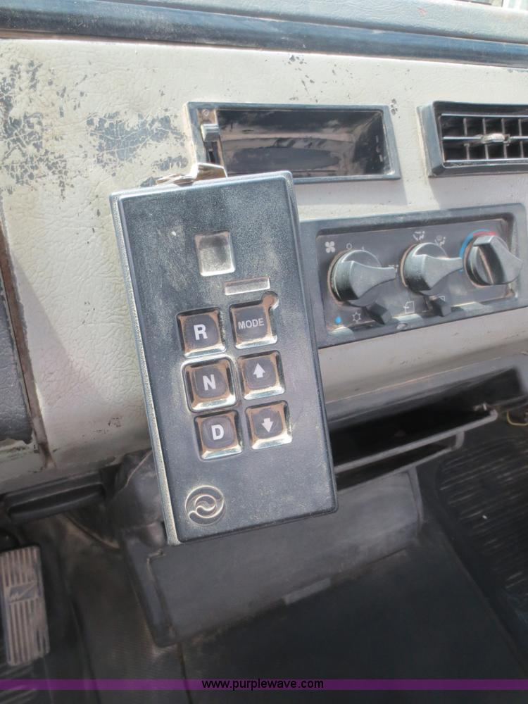 image for item D5970 2003 Freightliner FL80 truck cab and chassis