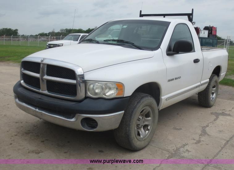 image for item D5998 2003 Dodge Ram 1500 pickup truck