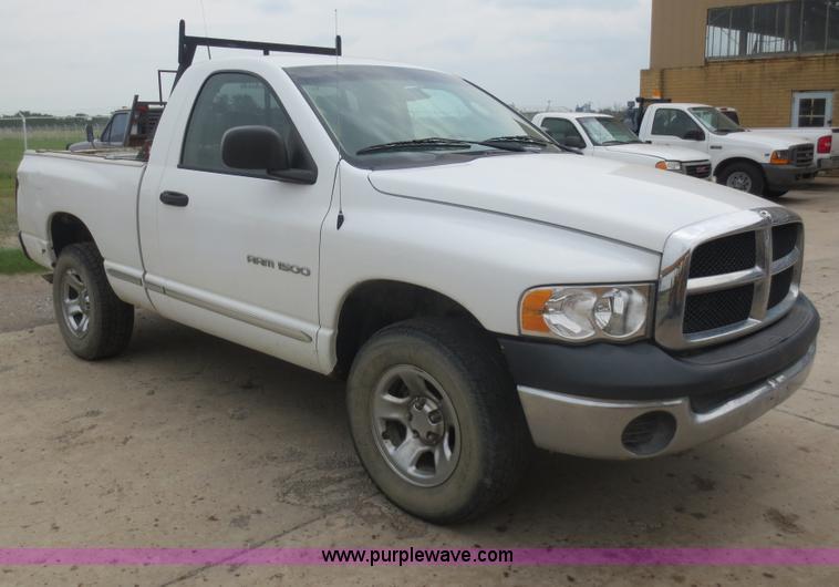 image for item D5998 2003 Dodge Ram 1500 pickup truck