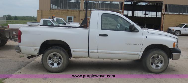 image for item D5998 2003 Dodge Ram 1500 pickup truck