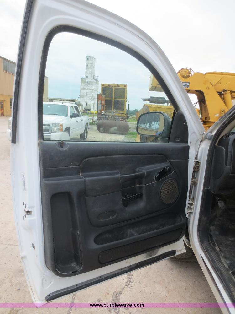 image for item D5998 2003 Dodge Ram 1500 pickup truck