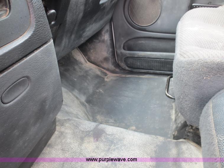 image for item D5998 2003 Dodge Ram 1500 pickup truck